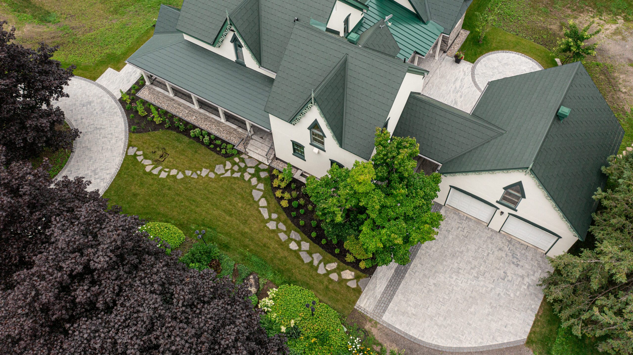 Manotick Landscaping Westmount Patio in Ottawa, by VS Landscape